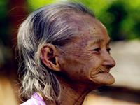 梦见去世的外婆掐自己脖子