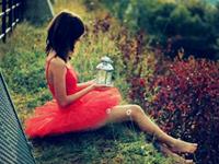 受伤后不易放下的生肖女