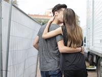 当12星女第一次被男票摸胸