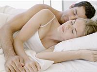 睡觉喜欢男友抱着的星女