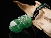 戴貔貅吊坠头部得向上吗