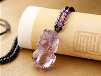 貔貅吊坠女士佩戴什么？