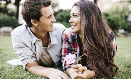 桃花挡不住，四月份异性缘超好的星座女