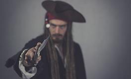 梦见强盗正在抢劫是什么意思