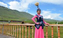 哈萨克族服饰有什么特点？