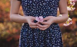 女人梦见老虎但是很乖