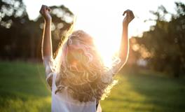 女人梦见自己打吊针