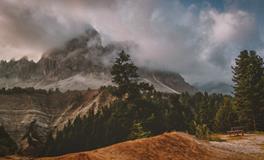 女人梦见认识的人死了