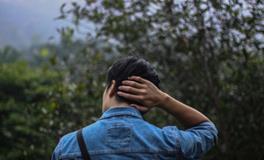 女人梦见从窗户爬出去