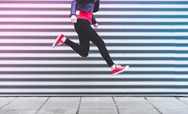 属蛇的今年虚岁多大