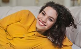 梦到自己掉了四颗牙齿