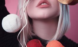 梦见梳头发并扎起来