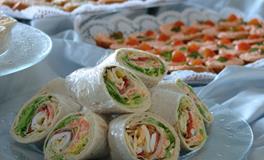 梦见去别人家吃饭