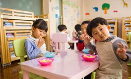 梦见很多陌生人吃饭