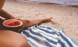 梦见别人来自己家吃饭