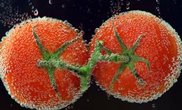 梦见朋友请吃饭