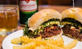 梦见许多人在一起吃饭