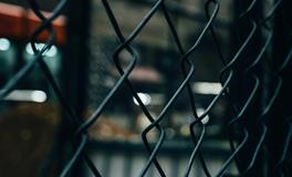 梦到门外有坏人