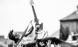 梦到亲了一个男生