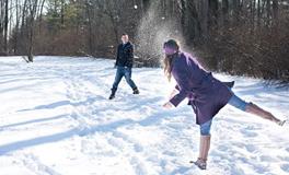 梦见打女同事是什么意思