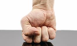 梦见别人打小孩