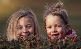 梦见小孩子笑是什么意思