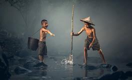 梦见自己抱着两条大鱼