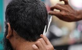 梦见理发时头发掉光