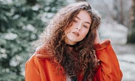 梦见抓头发掉头发