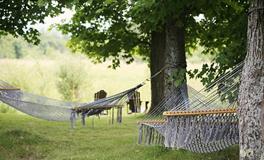 梦见死人被抬着从门口经过