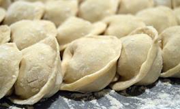 梦见别人请我吃饺子