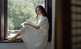 魅力十足，最有女人味的4个星座女，让男生着迷，一辈子不离不弃