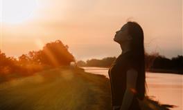 恋爱中，看人不太准，总是受伤的三大星座女，有没有你