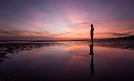 盘点太懂事反而不受宠的星座，一个人扛下所有，却被当成理所当然