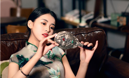 属蛇男手机里存着谁的照片