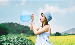 属鼠男手机里存着谁的照片