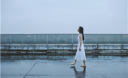 属鸡人在哪些情境下爱搞小动作