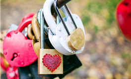 Ezoey徐佩玲每日星座运势2025年12月13日